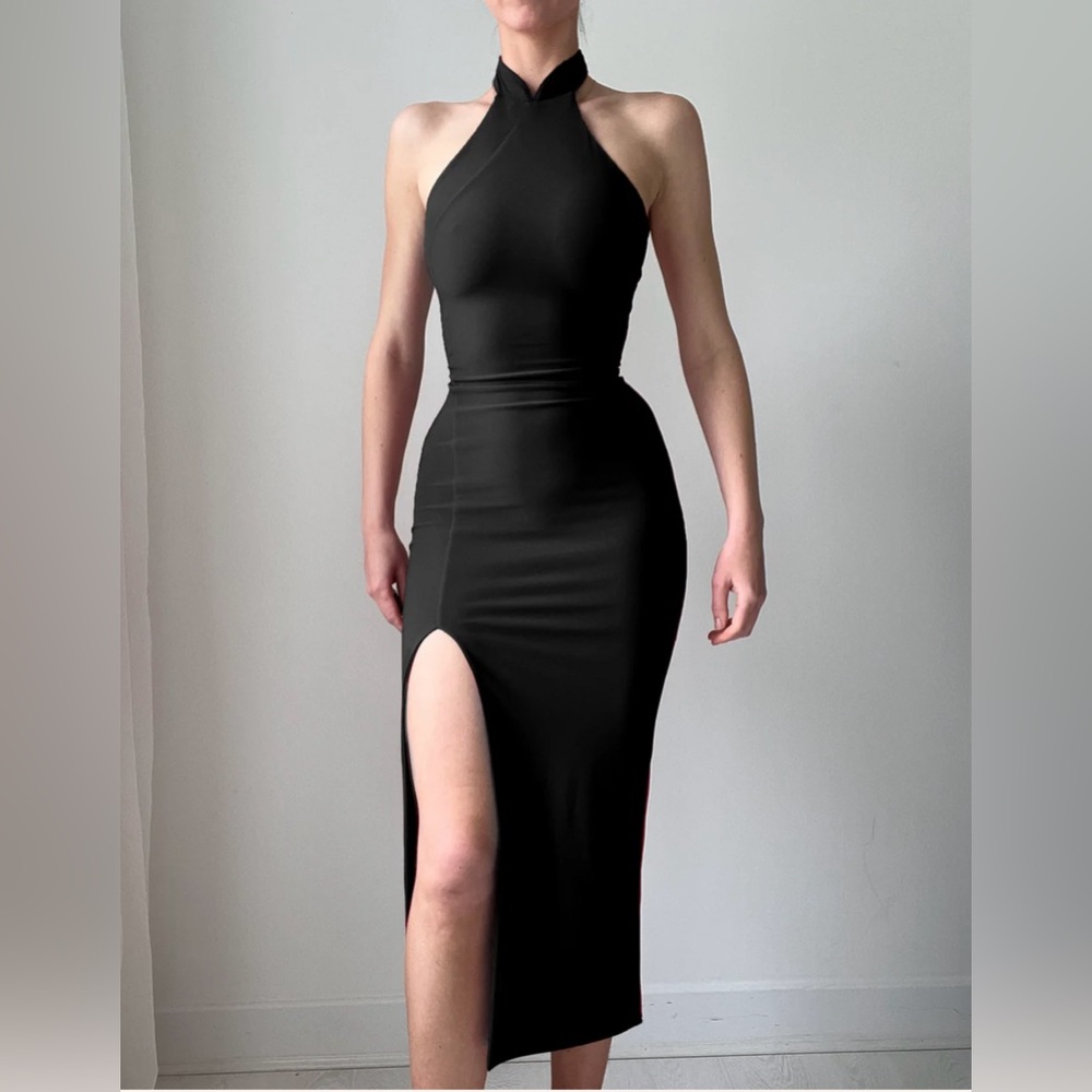 Chic Black Halter Neck Midi Dress